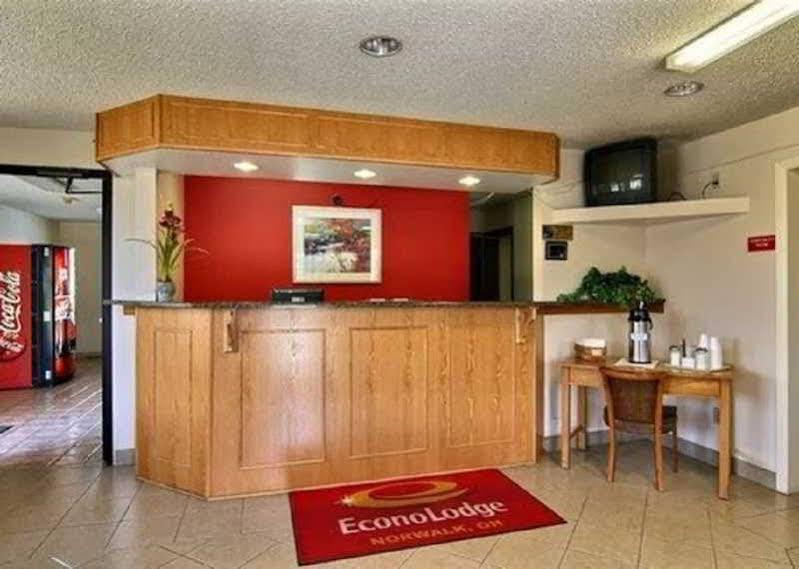 Econo Lodge Norwalk Exteriör bild