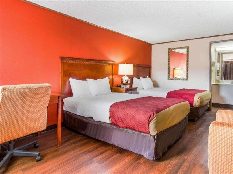 Econo Lodge Norwalk Exteriör bild