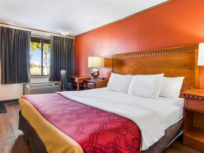 Econo Lodge Norwalk Exteriör bild