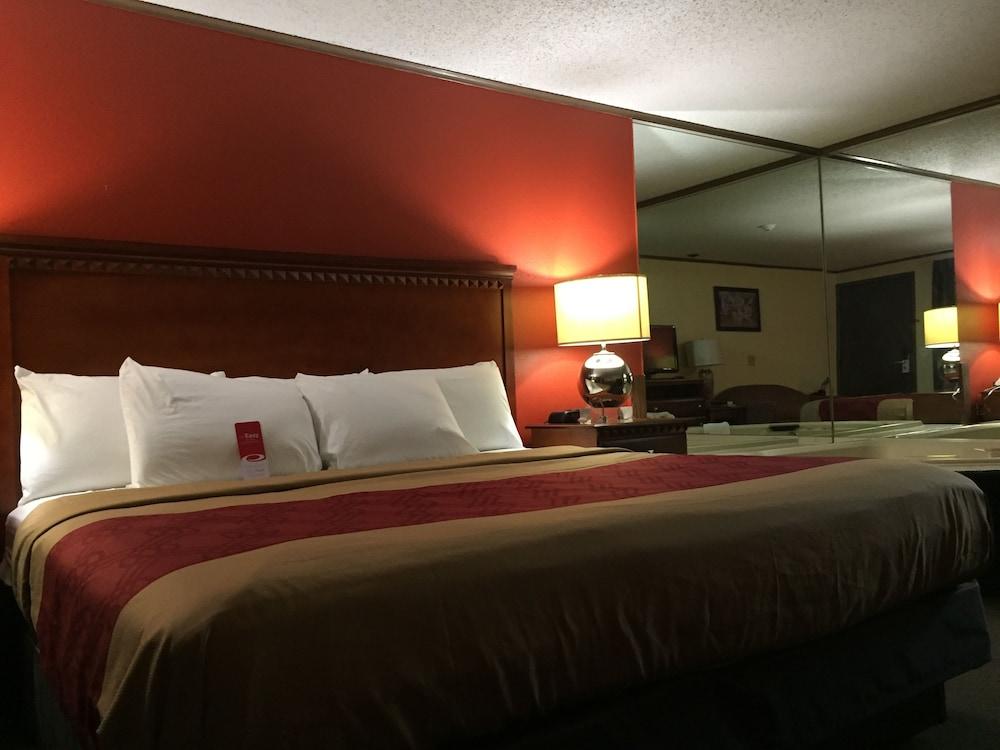 Econo Lodge Norwalk Exteriör bild
