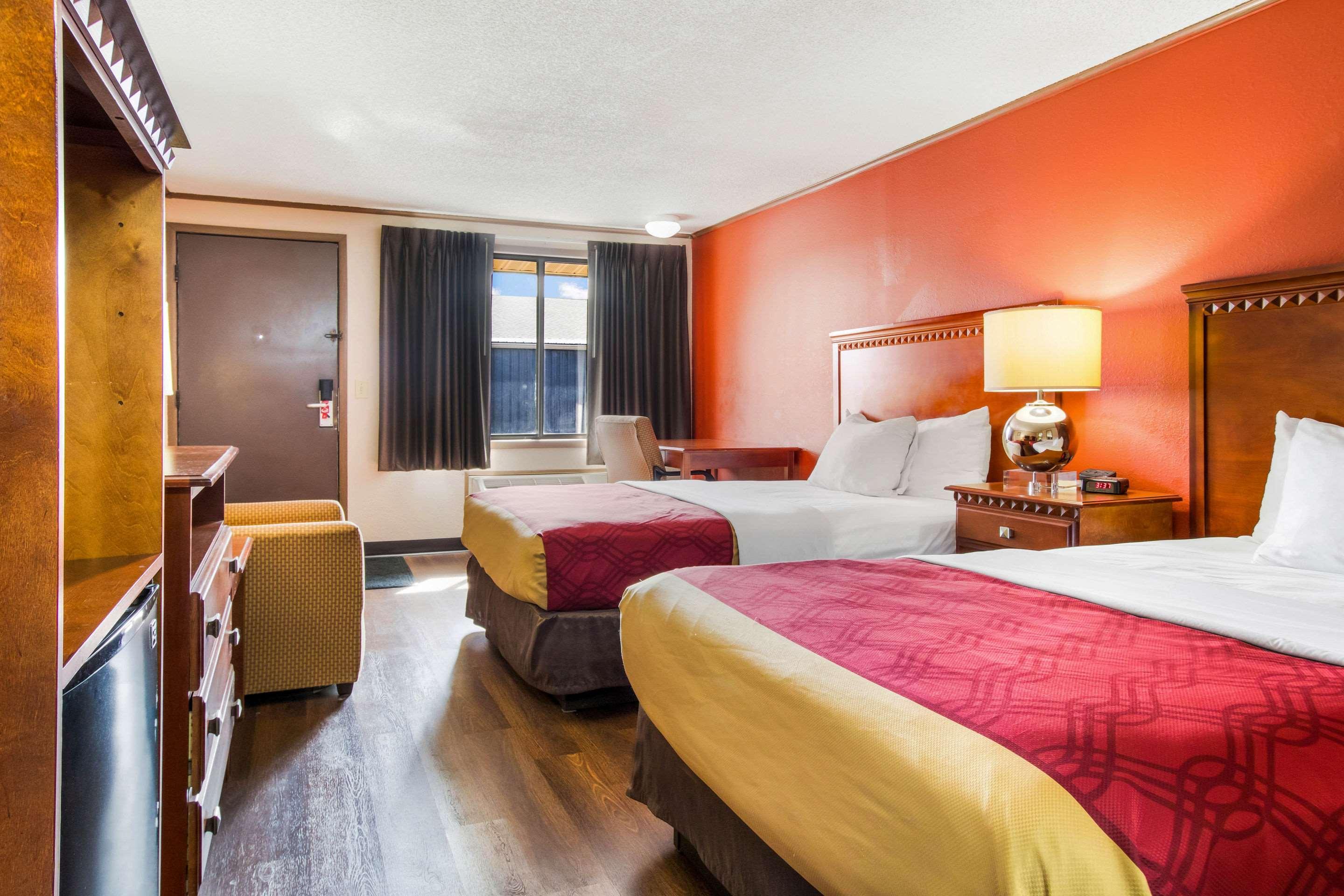 Econo Lodge Norwalk Exteriör bild