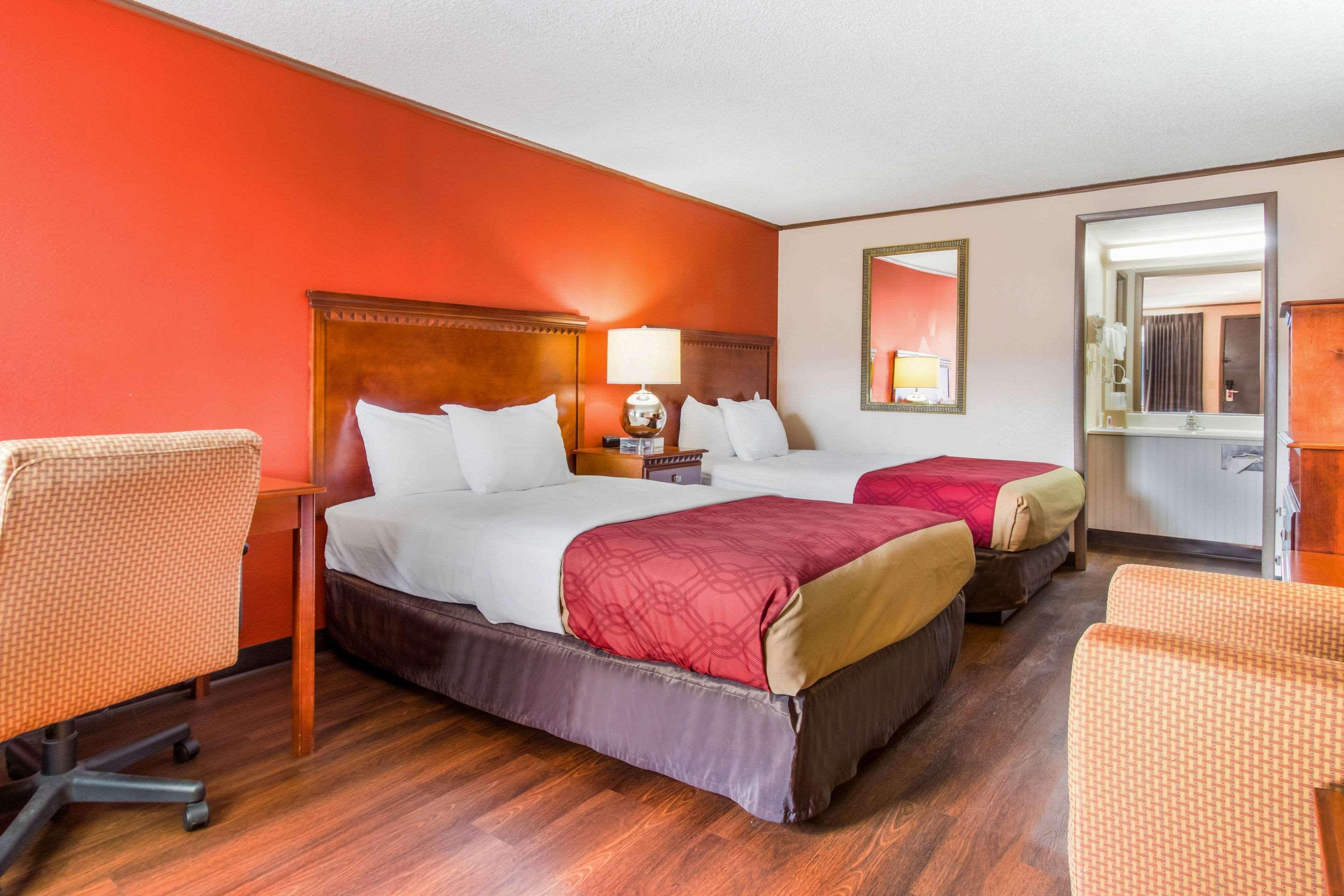 Econo Lodge Norwalk Exteriör bild