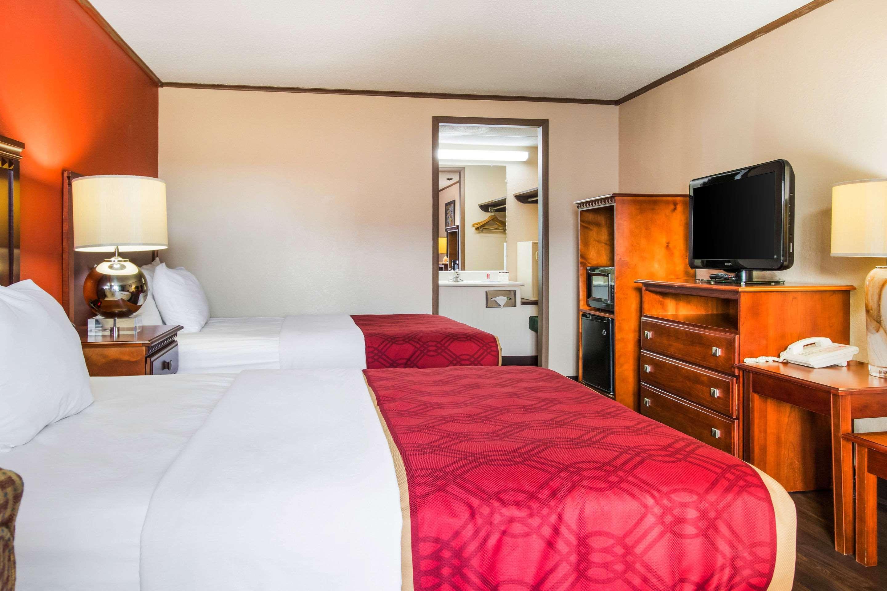 Econo Lodge Norwalk Exteriör bild