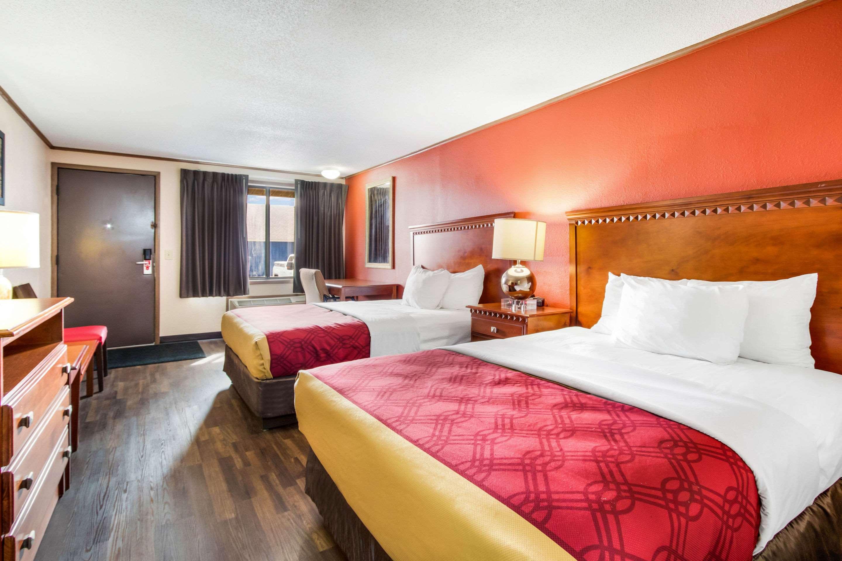 Econo Lodge Norwalk Exteriör bild