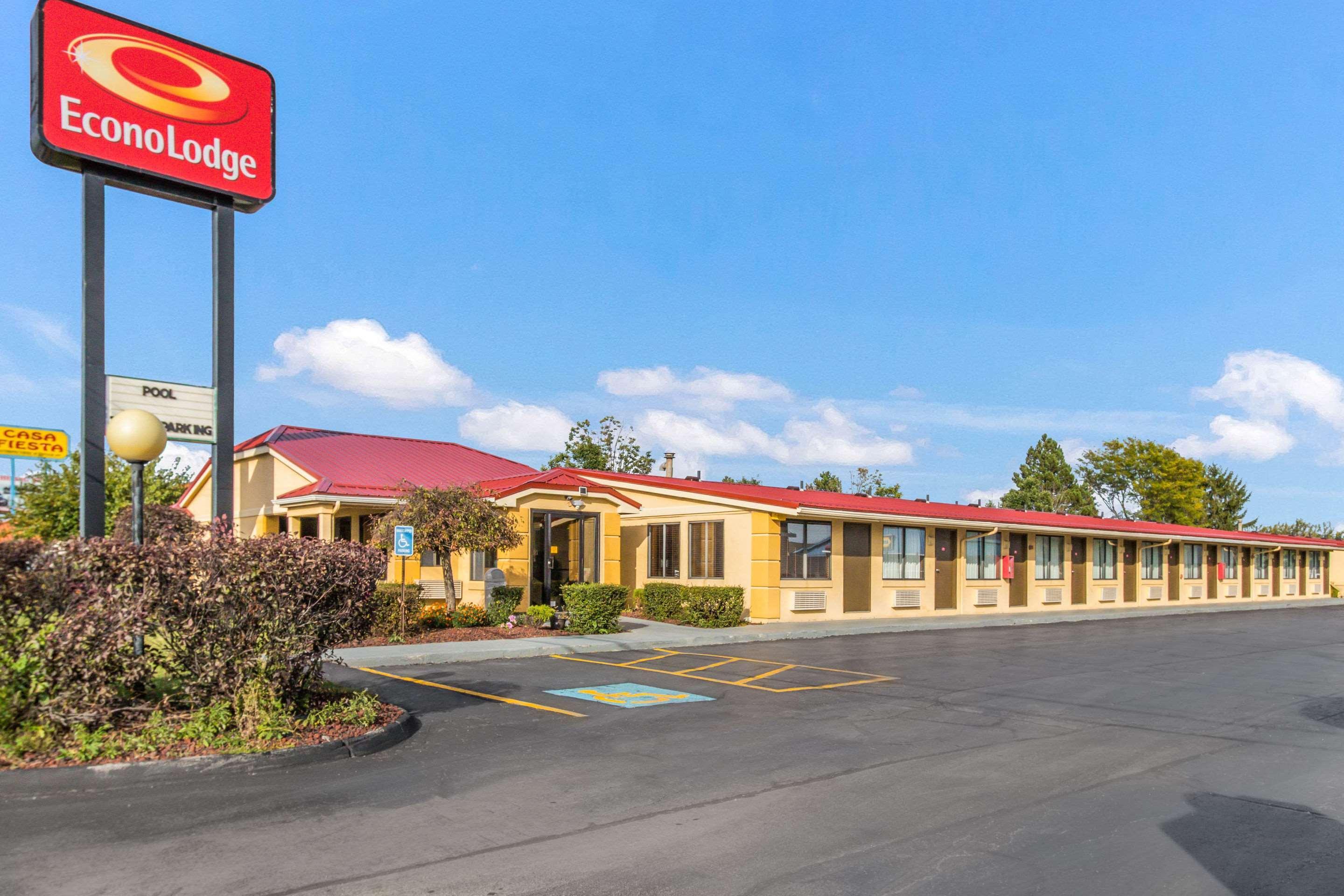 Econo Lodge Norwalk Exteriör bild