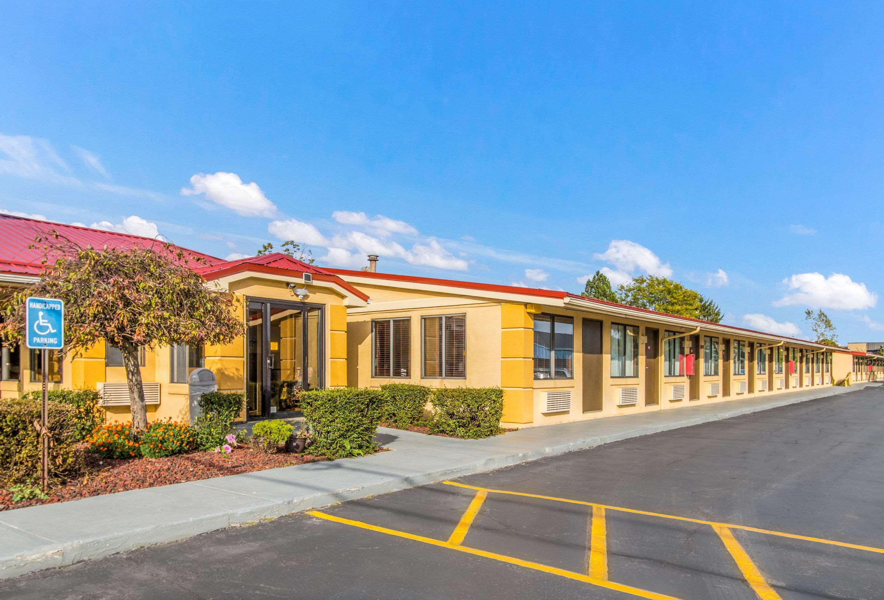 Econo Lodge Norwalk Exteriör bild