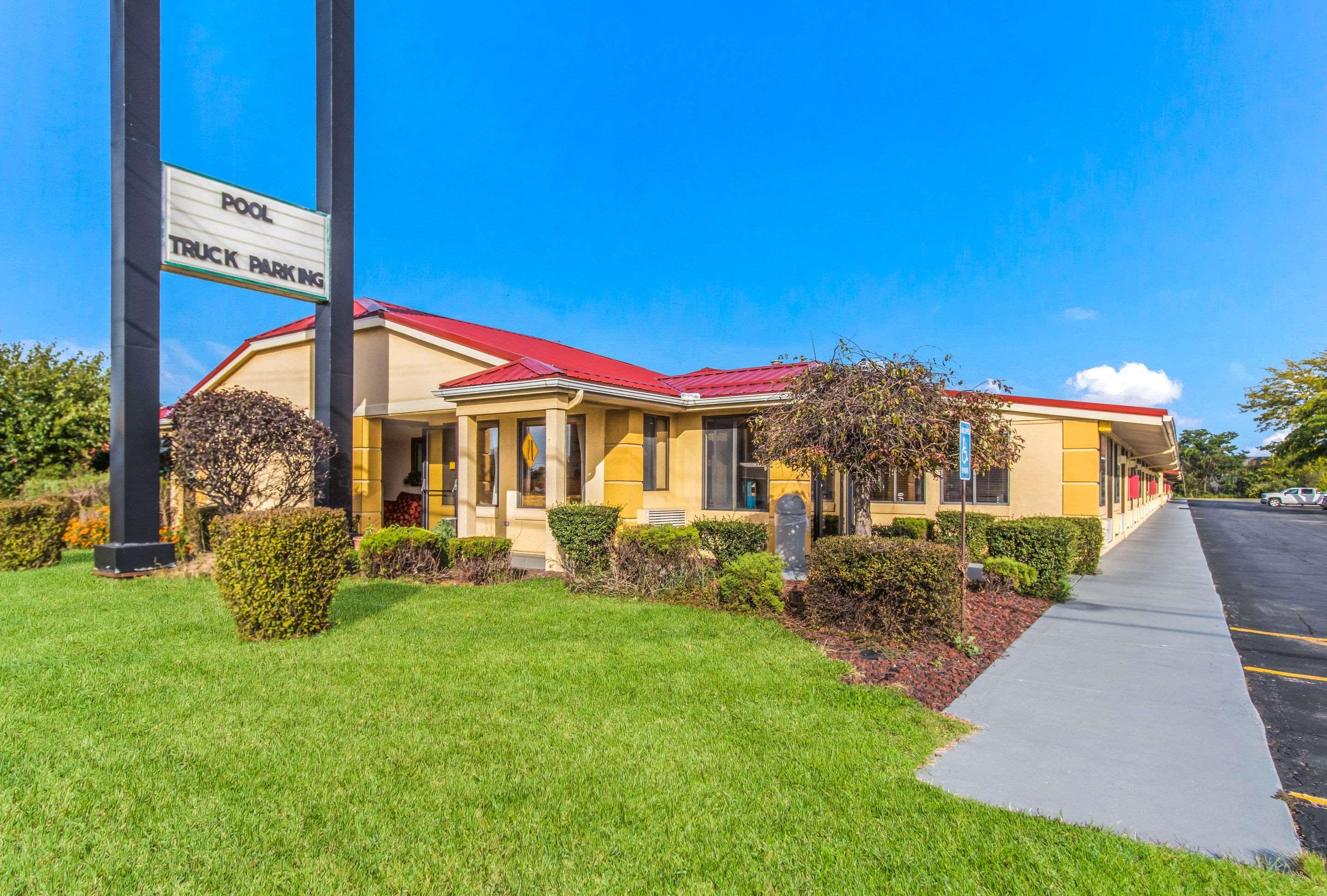Econo Lodge Norwalk Exteriör bild