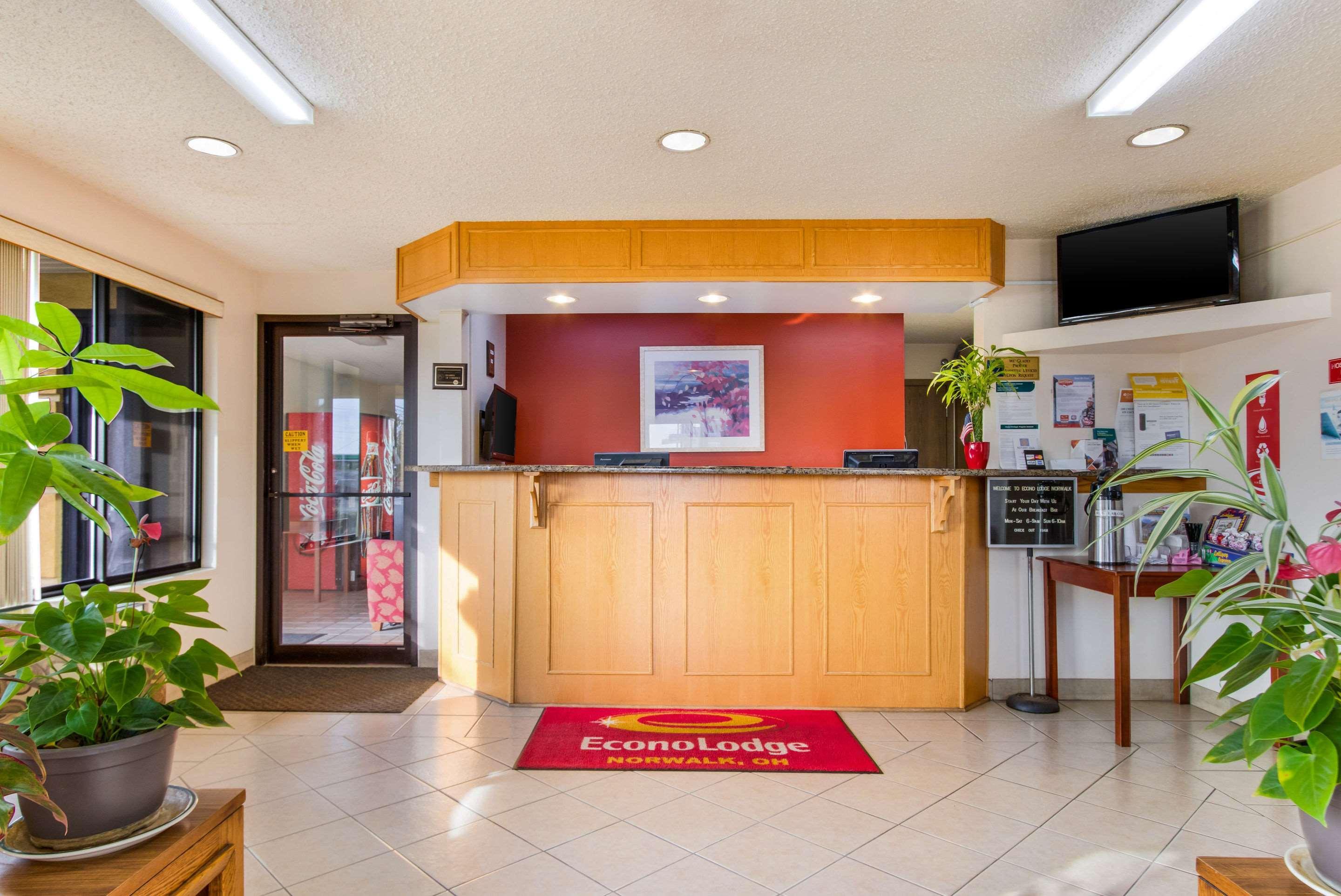 Econo Lodge Norwalk Exteriör bild