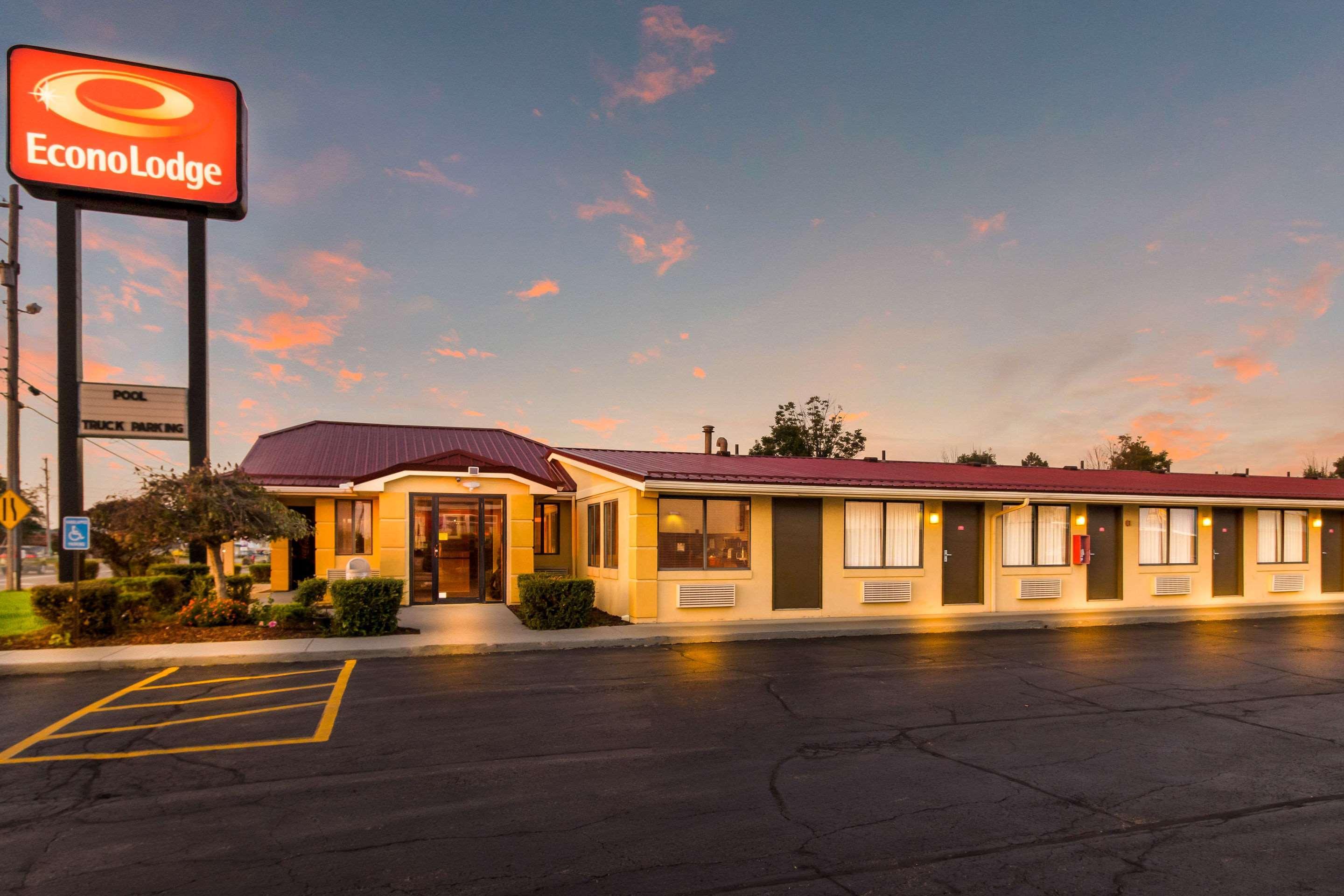 Econo Lodge Norwalk Exteriör bild
