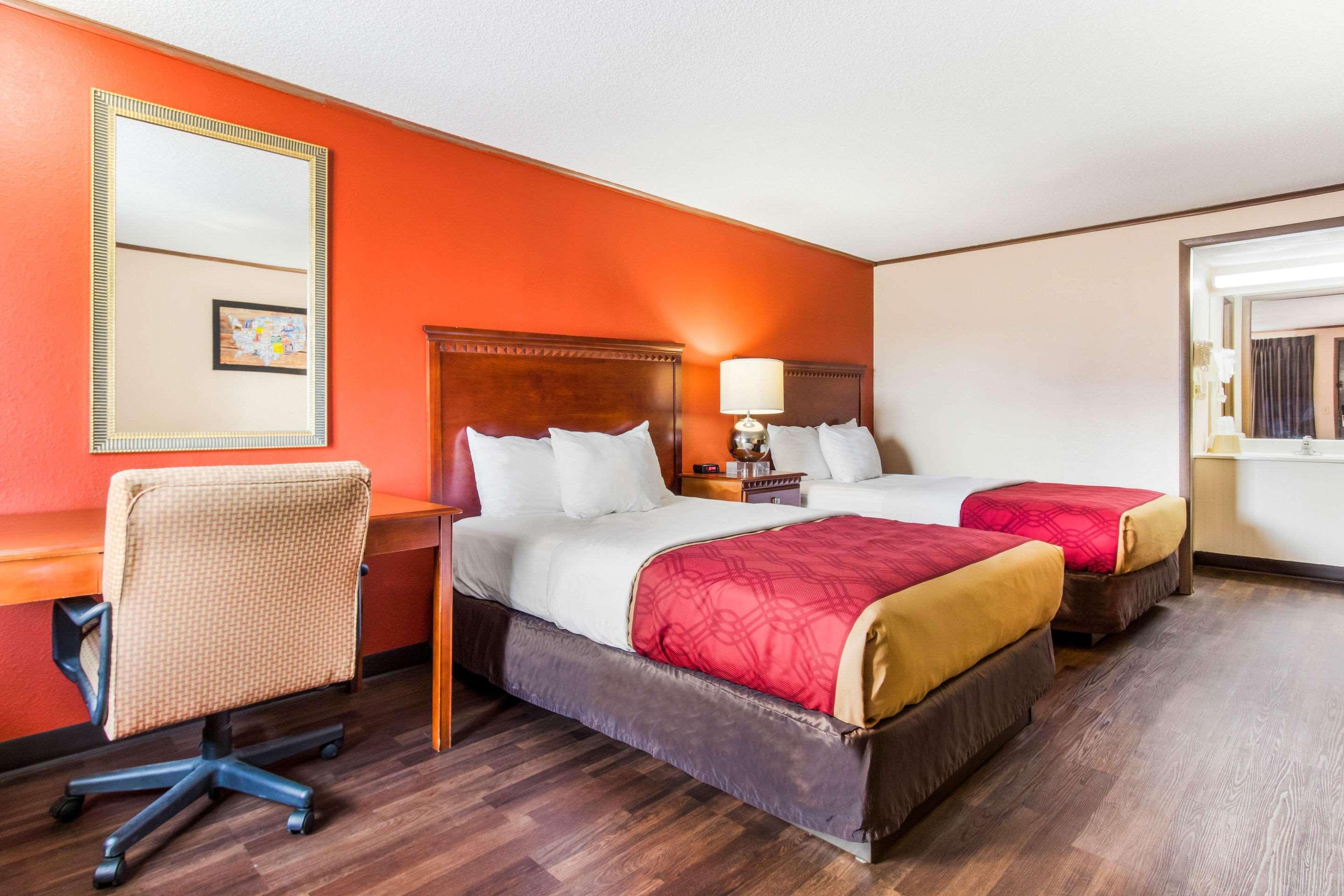 Econo Lodge Norwalk Exteriör bild