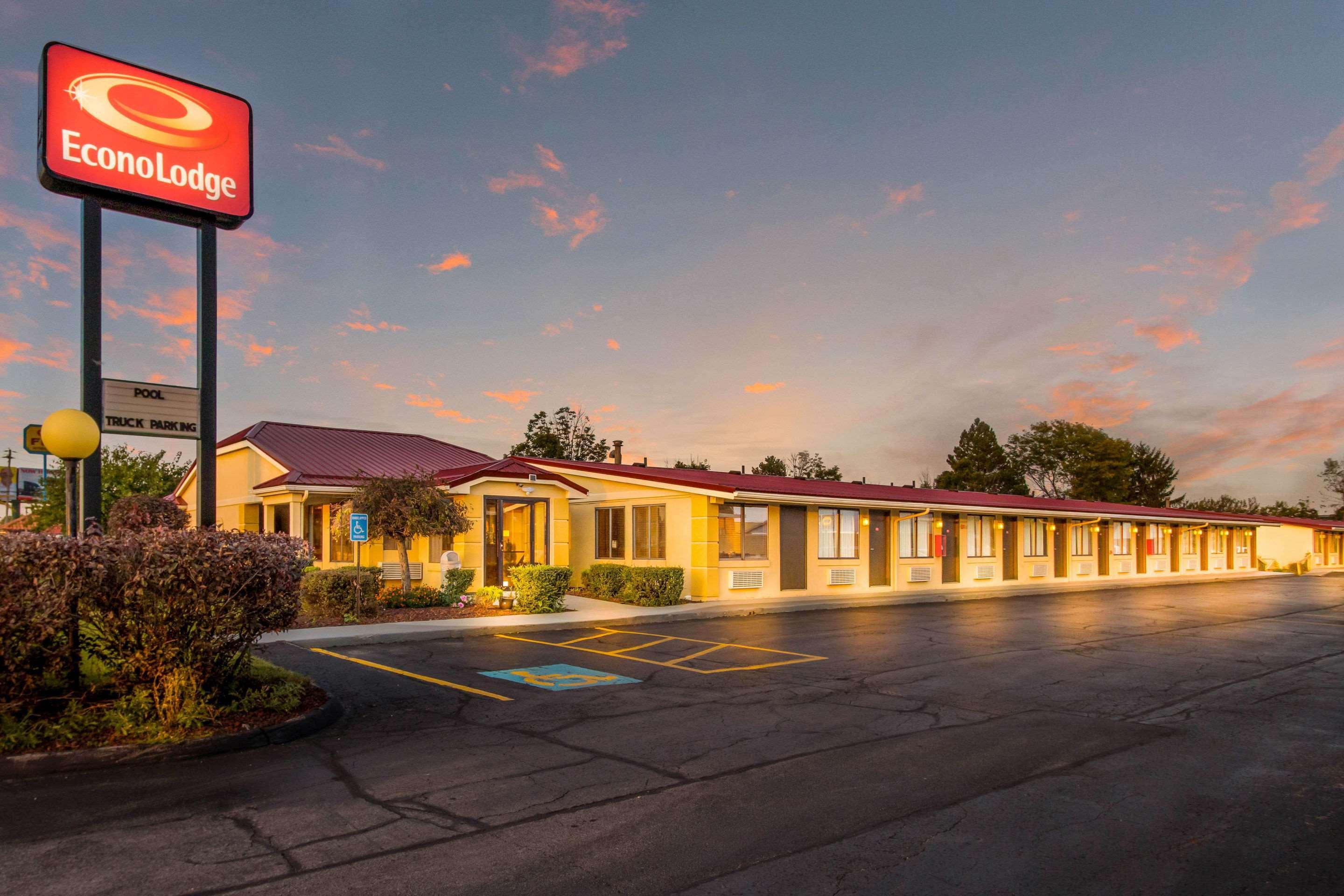Econo Lodge Norwalk Exteriör bild