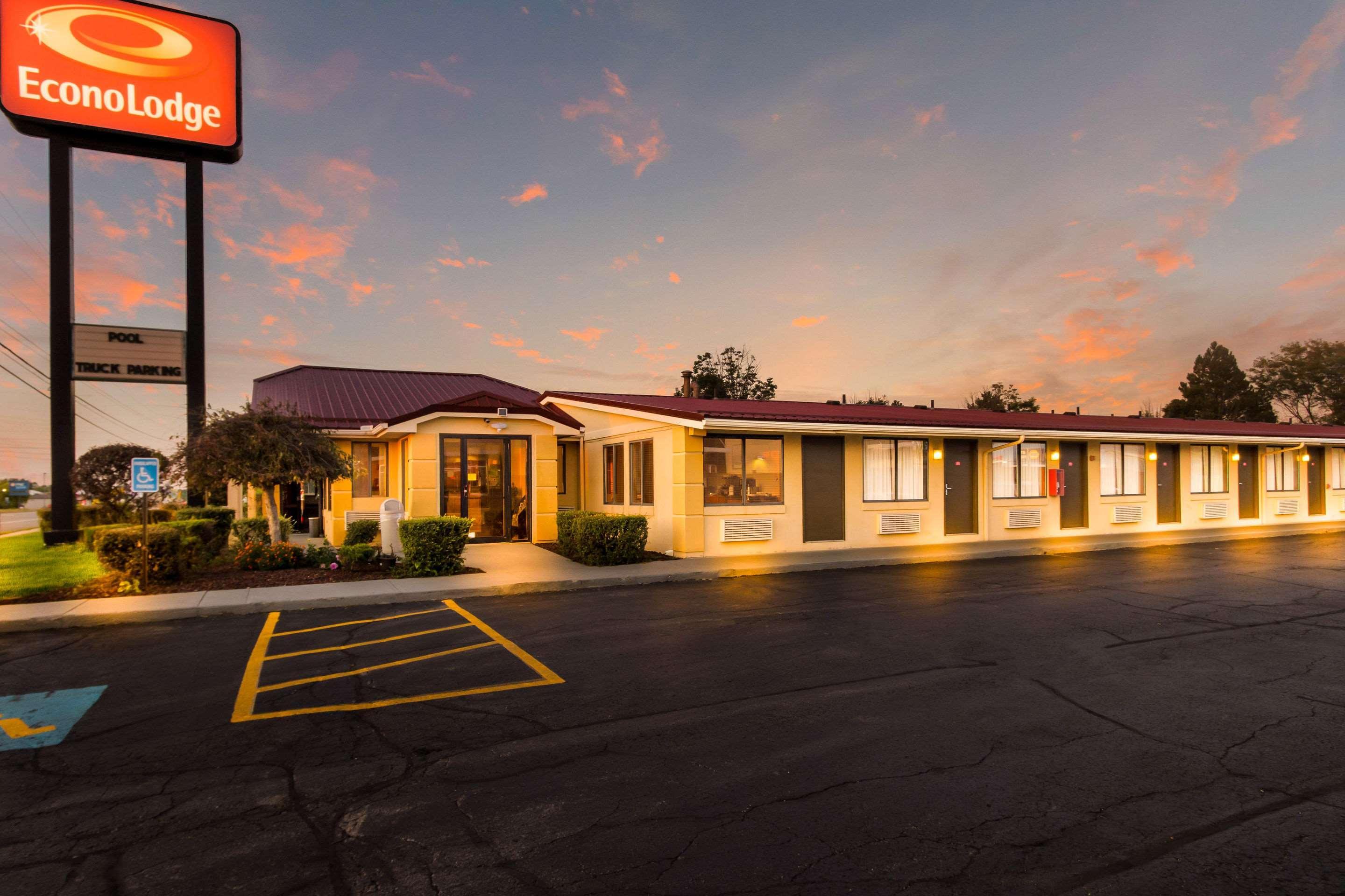 Econo Lodge Norwalk Exteriör bild