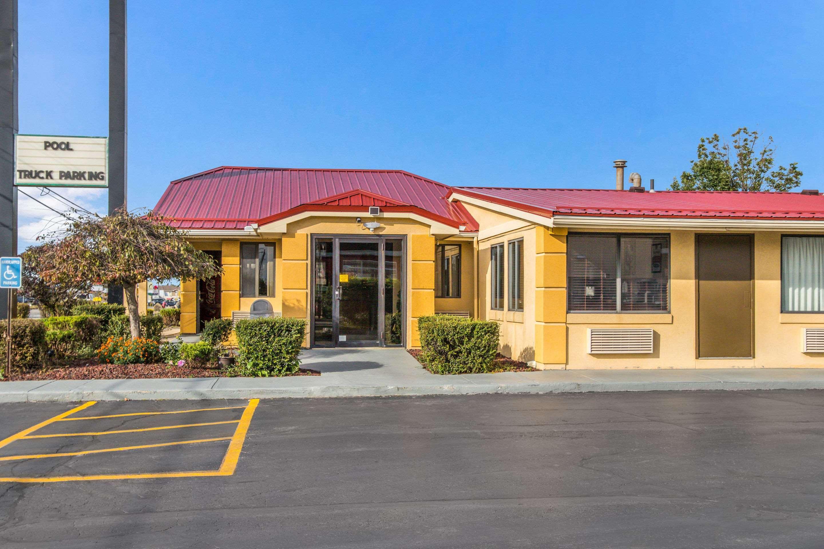 Econo Lodge Norwalk Exteriör bild