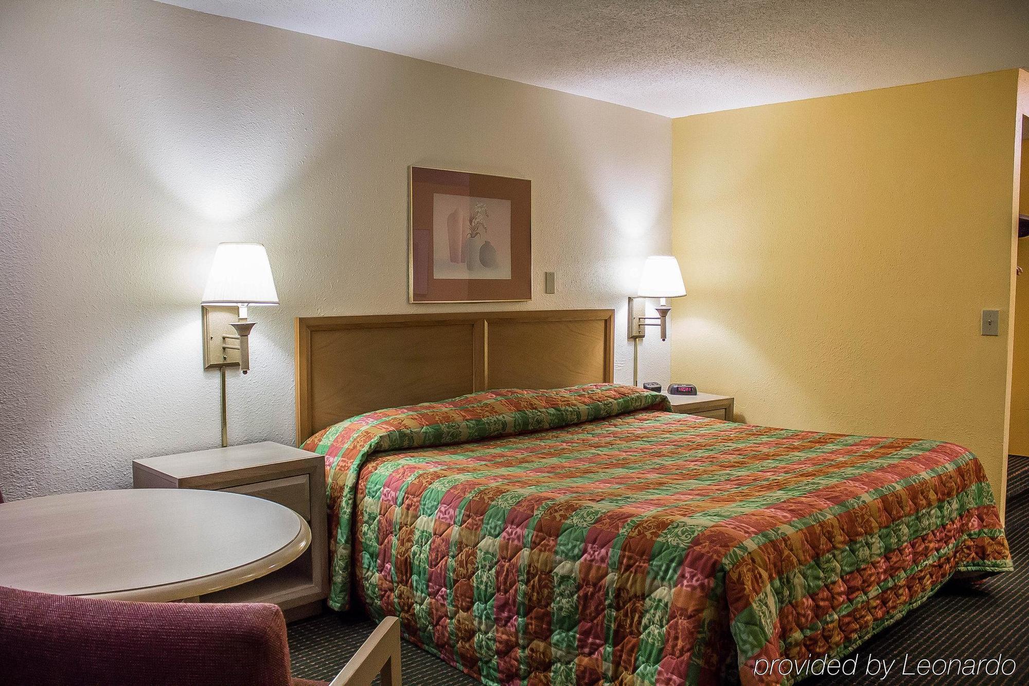 Econo Lodge Norwalk Exteriör bild