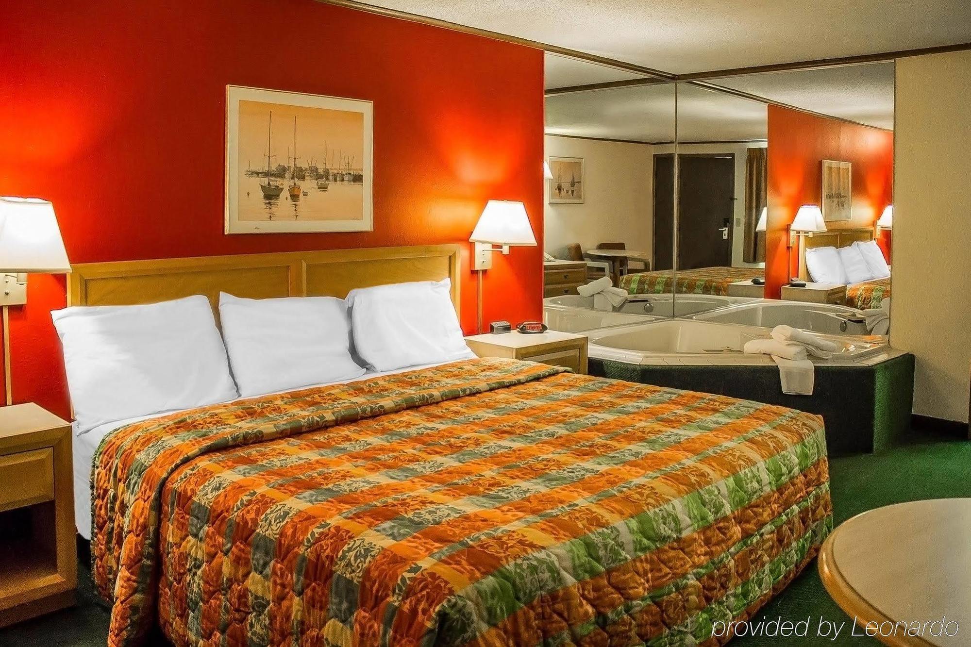 Econo Lodge Norwalk Exteriör bild