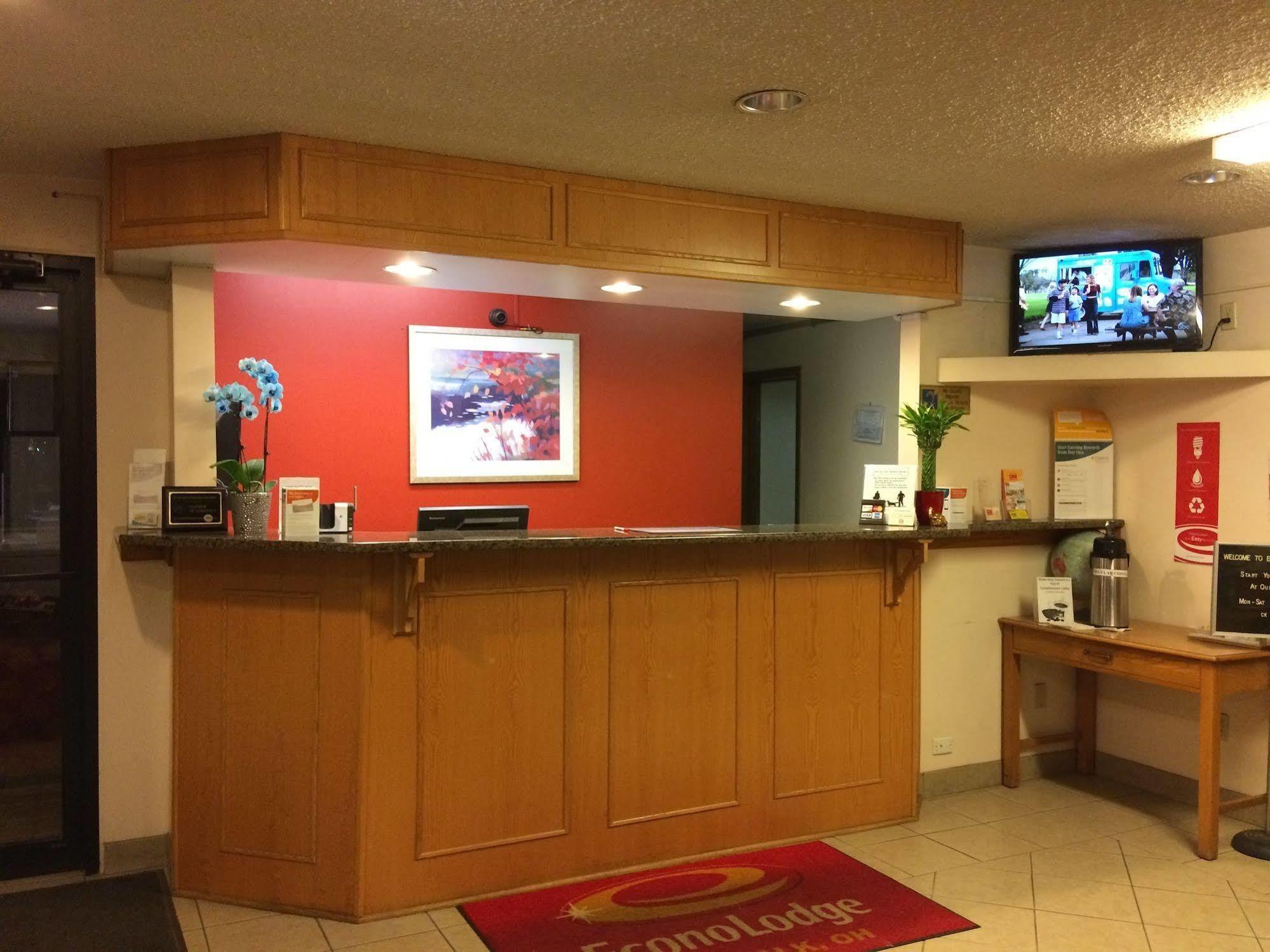 Econo Lodge Norwalk Exteriör bild