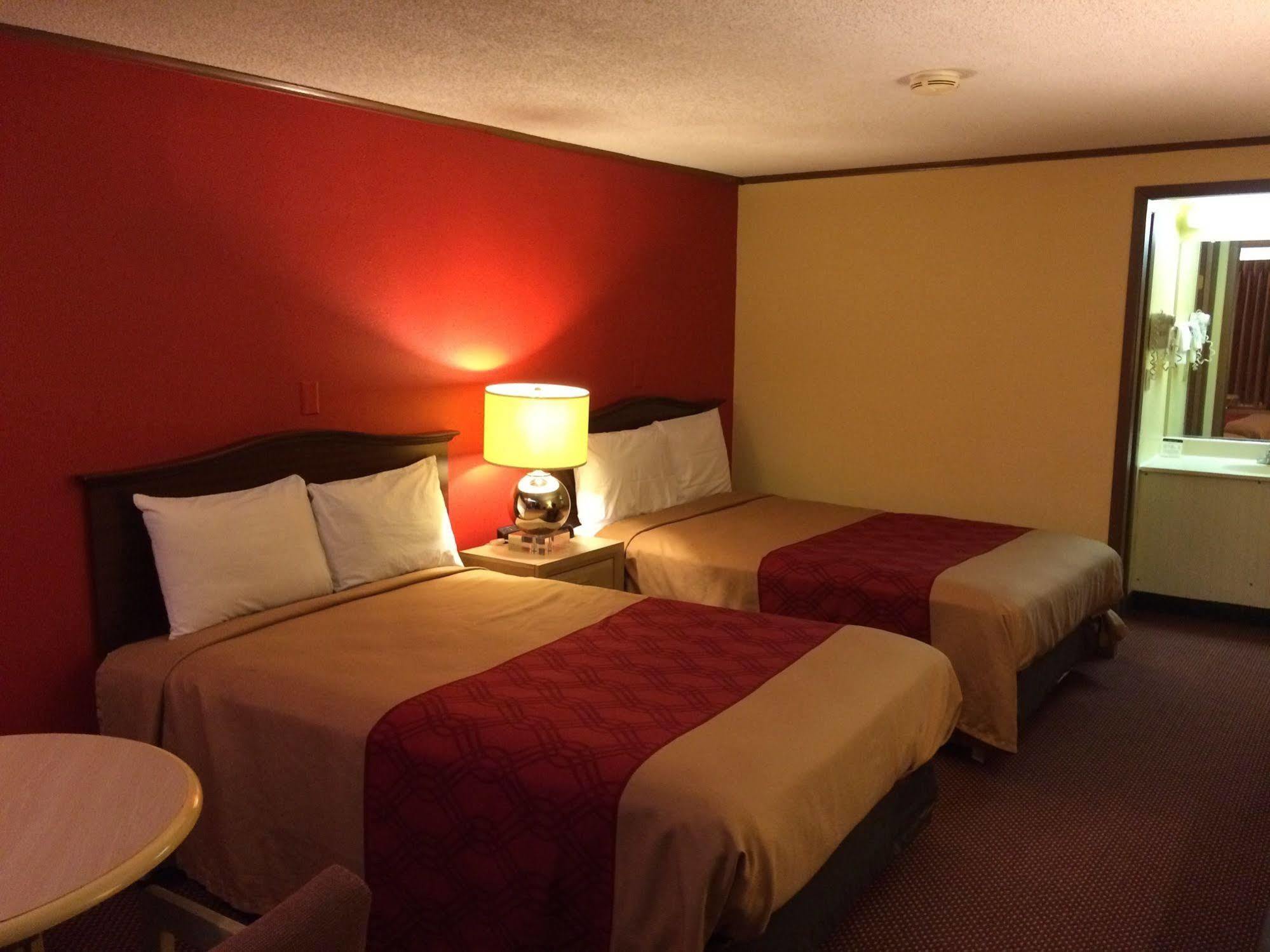 Econo Lodge Norwalk Exteriör bild
