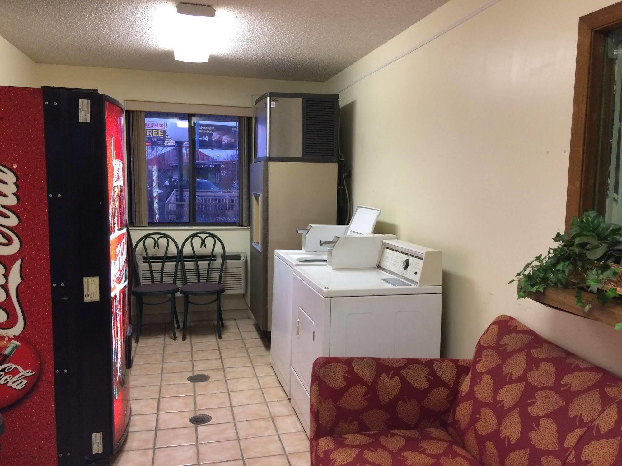Econo Lodge Norwalk Exteriör bild