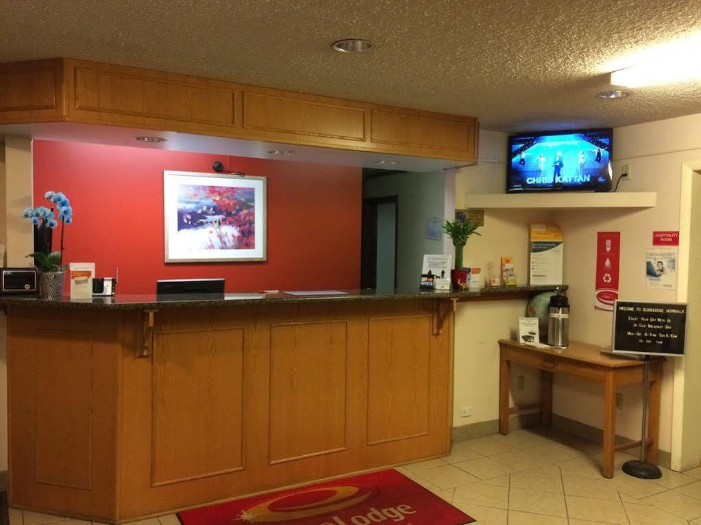 Econo Lodge Norwalk Exteriör bild